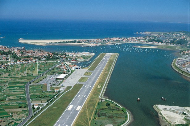 Vista aérea del Aeropuerto de Hondarribia (San Sebastián)