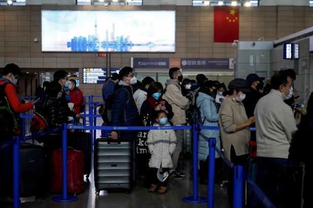 China Shanghai Airport passengers wearing masks