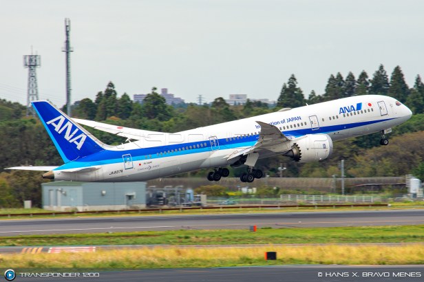 Boeing 787 de All Nippon Airways ANA despegando