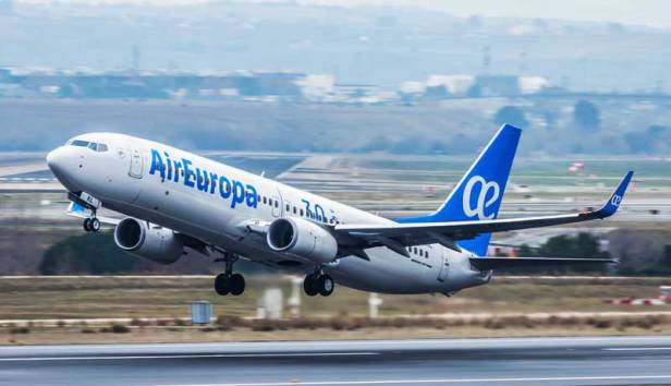 Boeing 737 de Air Europa despegando