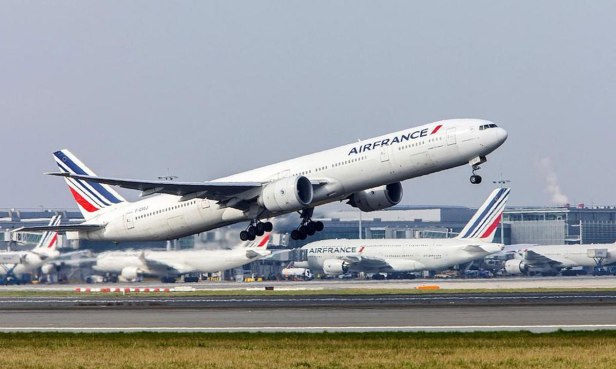 Boeing 777 de Air France despegando
