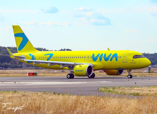 Airbus A320neo de Viva Air Colombia con nueva librea amarilla