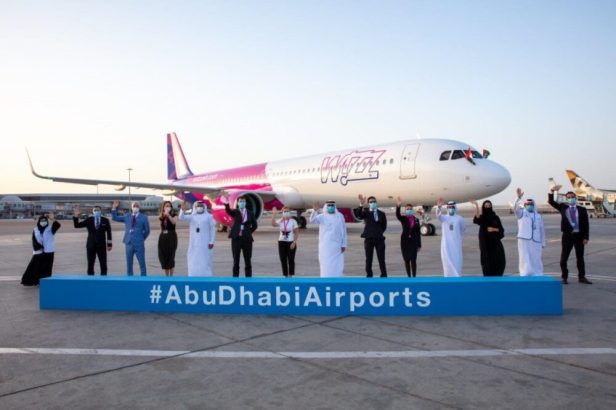 Llegada del primer avion de Wizz Air a Abu Dhabi