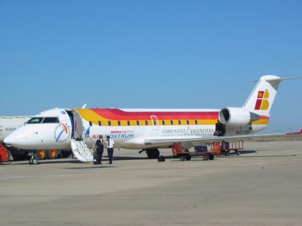 Avión Bombardier CRJ 200ER de Air Nostrum en Valladolid