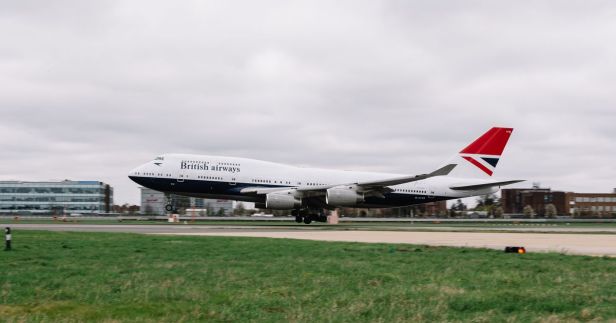 Boeing 747 de British Airways con la librea de Negus despegando de Londres Heathrow por ultima vez Farewell flight en su vuelo de despedida